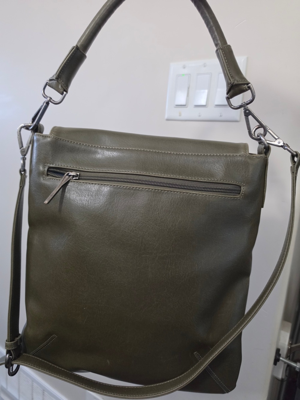Matt & Nat Olive Green Vegan Leather Crossbody Tote Large - Picture 3 of 13